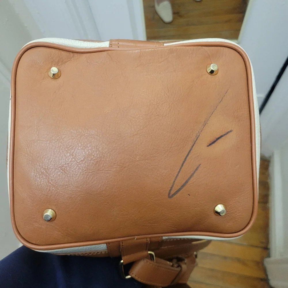 Valentina leather convertible sling/backpack bag. Classic Neutral‎ Quiet Luxury - Picture 7 of 14